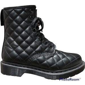 Dr. Martens Coralie quilted black combat boot 6 EXCELLENT